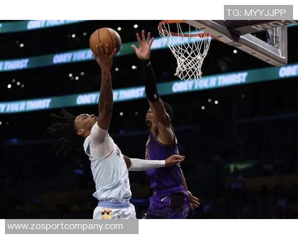 卡斯尔表现出色25分钟内高效砍下16分9助攻仅1次失误助力球队胜利